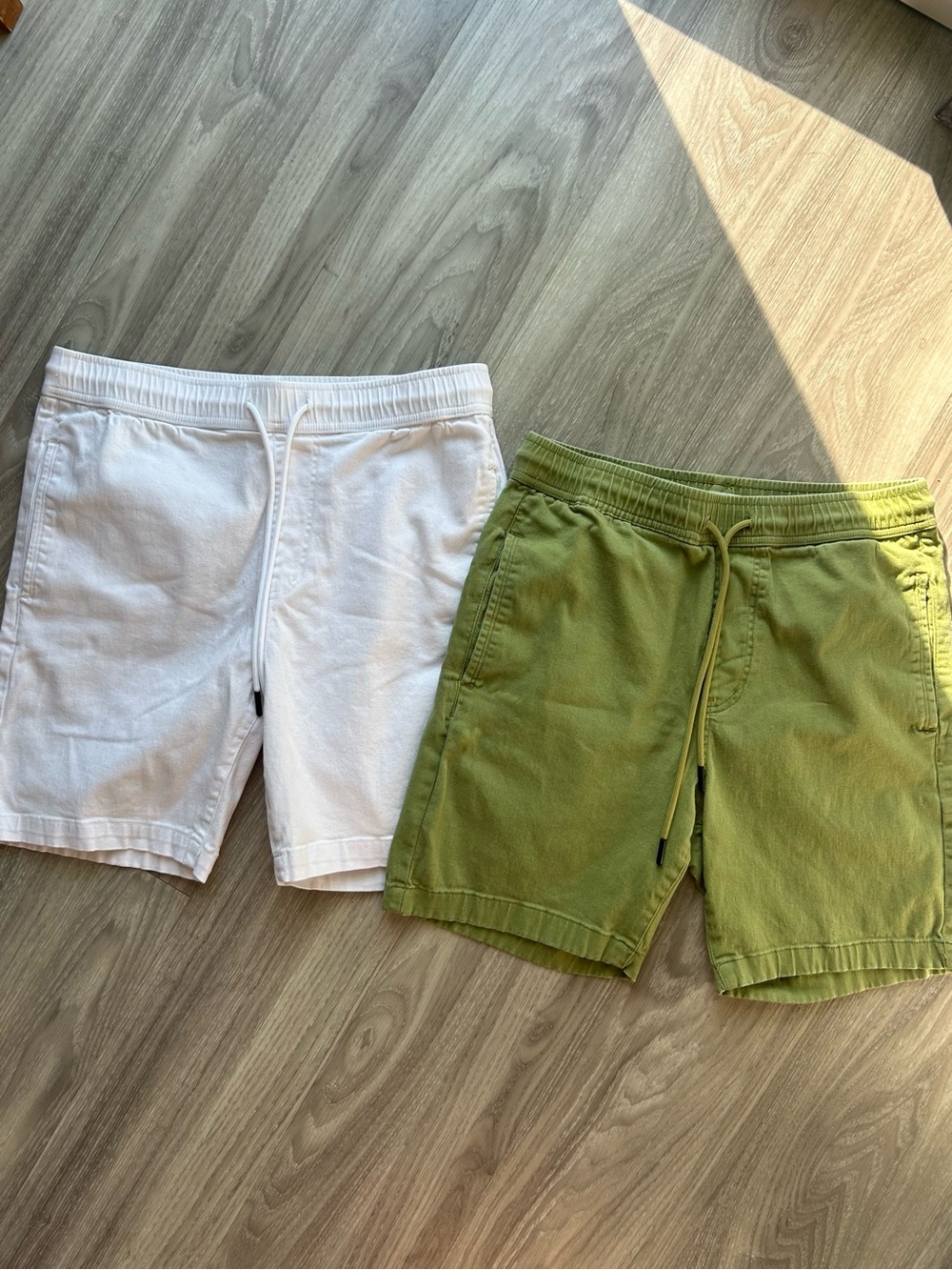 And Now This | 6" Pull-On Shorts in Olive Green / White Cotton (Small)